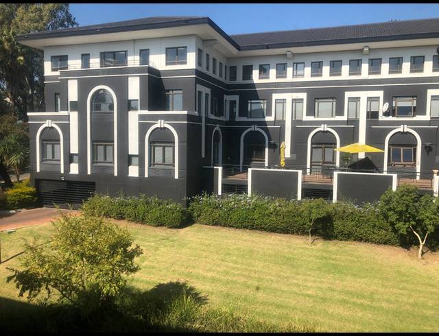 89M² OFFICE TO LET IN HYDE PARK